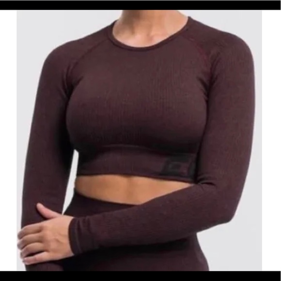 ECHT Arise Scrunch Crop Top - Picture 2 of 4